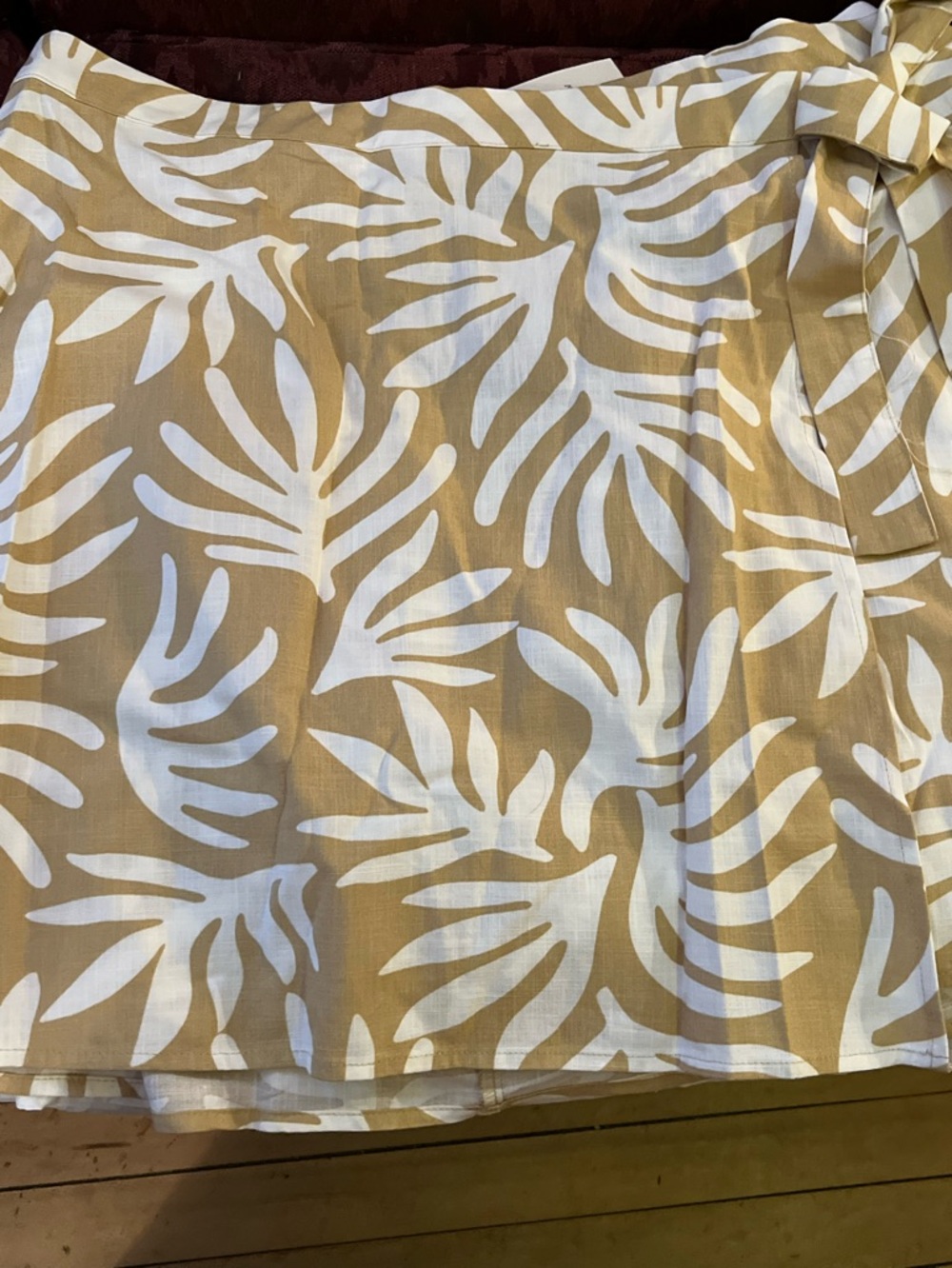 Beige  Leaf Print Wrap Skirt NWT xxl